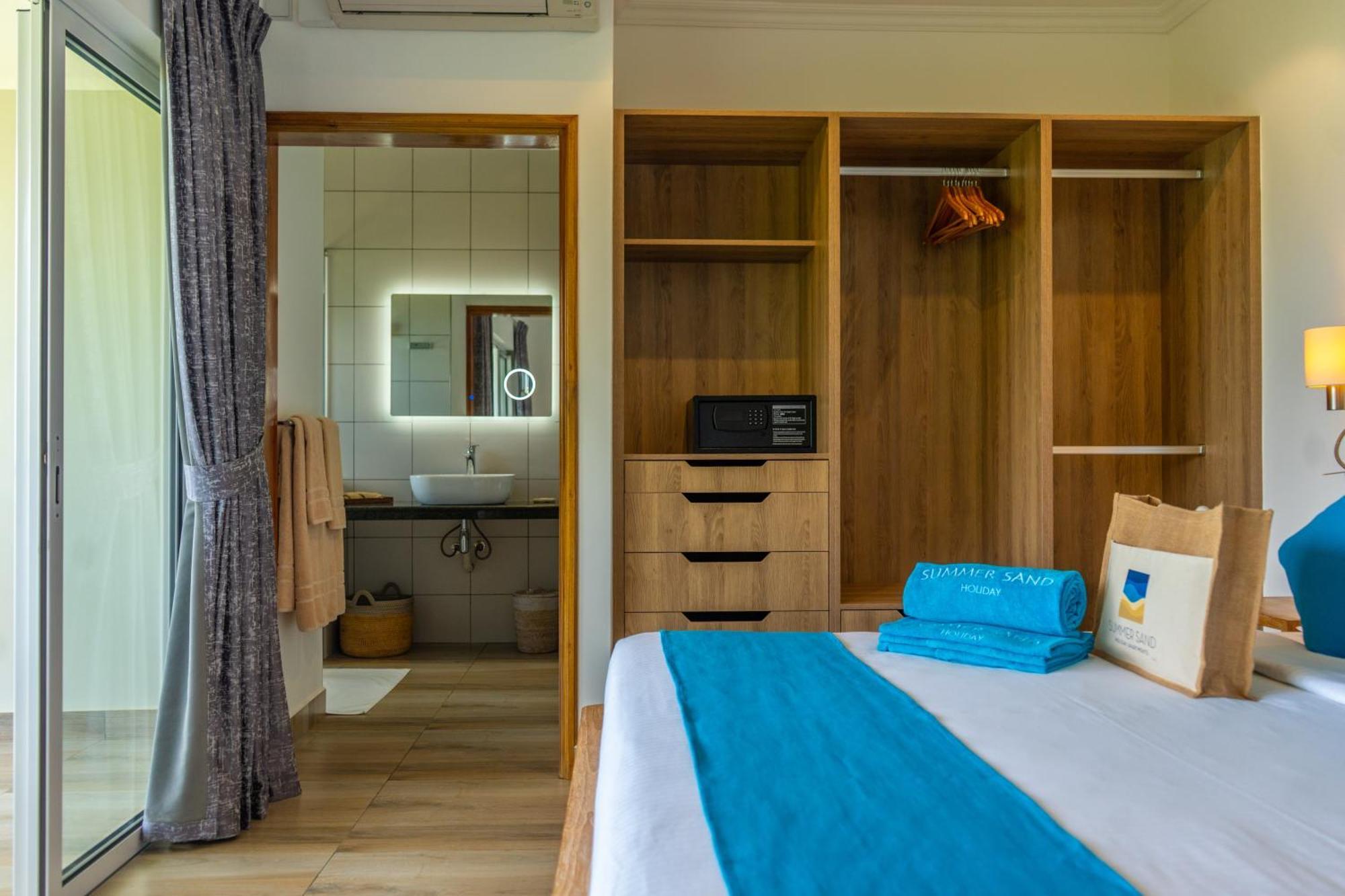 Summer Sand Holiday Apartments Beau Vallon  Exteriör bild